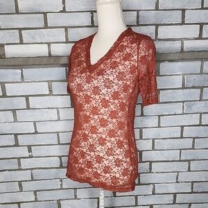 Bella Bird Women's Short Sleeve Sheer Lace Floral Blouse Size Medium Rust Color
